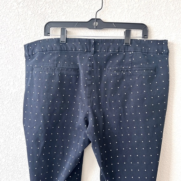 Old Navy Women’s Size 18 Regular Pixie Mid Rise Black Pants White Diamond Print - Picture 6 of 9